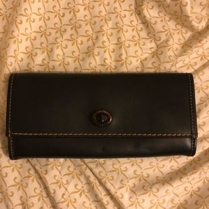 Coach Glovetanned Leather Turnlock Wallet - Black